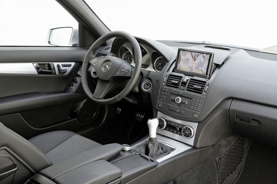  Mercedes-Benz C-Class 2007 года  (фото 12 из 413)